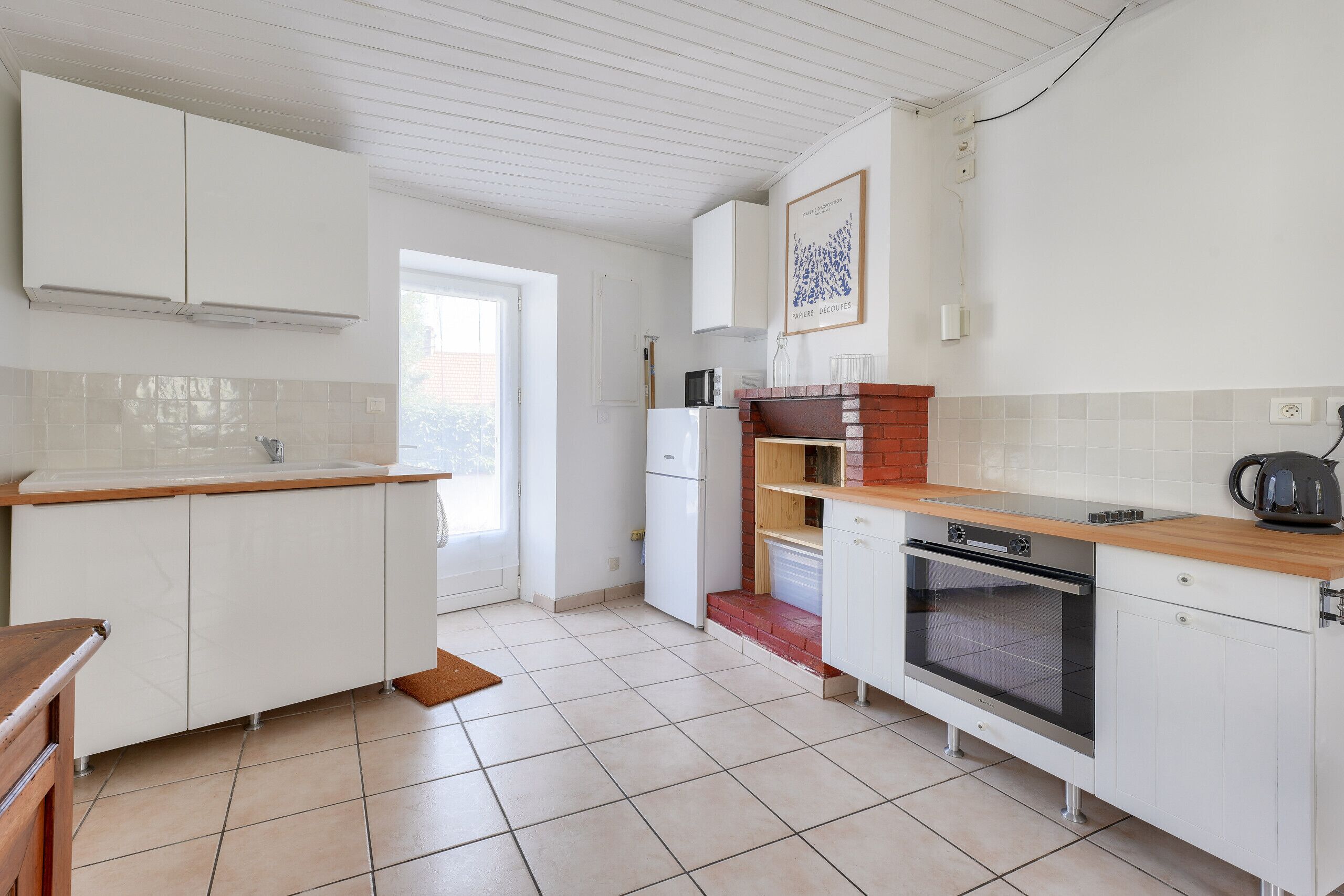 Réfrigérateur, micro-ondes, four, cafetière/bouilloire