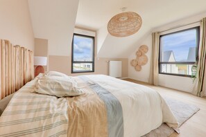 4 室のベッドルーム、WiFi (無料)