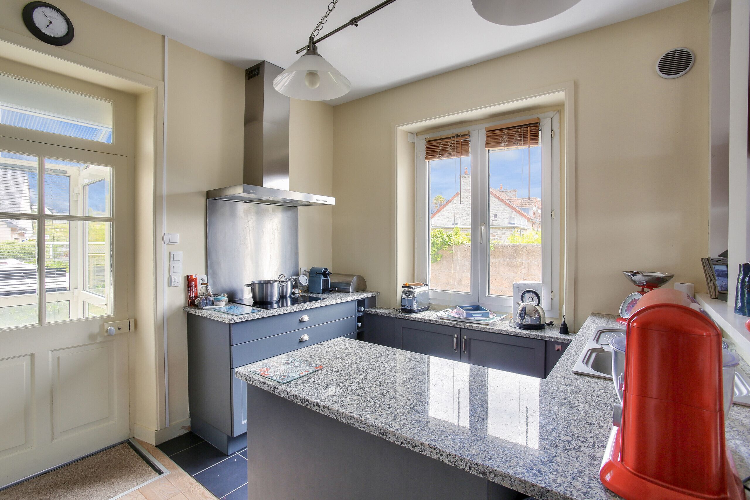 Réfrigérateur, micro-ondes, four, lave-vaisselle