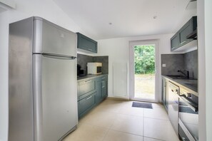 Kühlschrank, Mikrowelle, Ofen, Geschirrspüler
