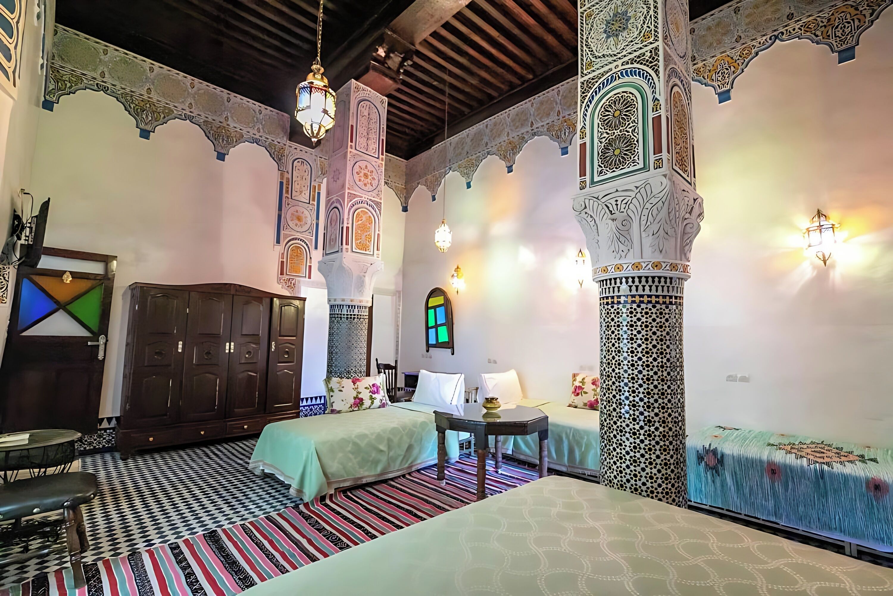 Suite familiar, patio, vista a la ciudad | Sábanas de algodón egipcio, ropa de cama de alta calidad y edredón 