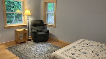 1 bedroom, desk, iron/ironing board, WiFi