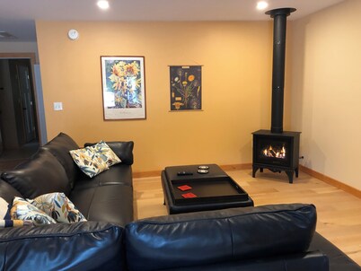 Cozy guest house with beach rights on quiet Highland Lake