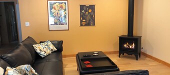 Cozy guest house with beach rights on quiet Highland Lake