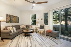 Condo, 2 Bedrooms | Living area