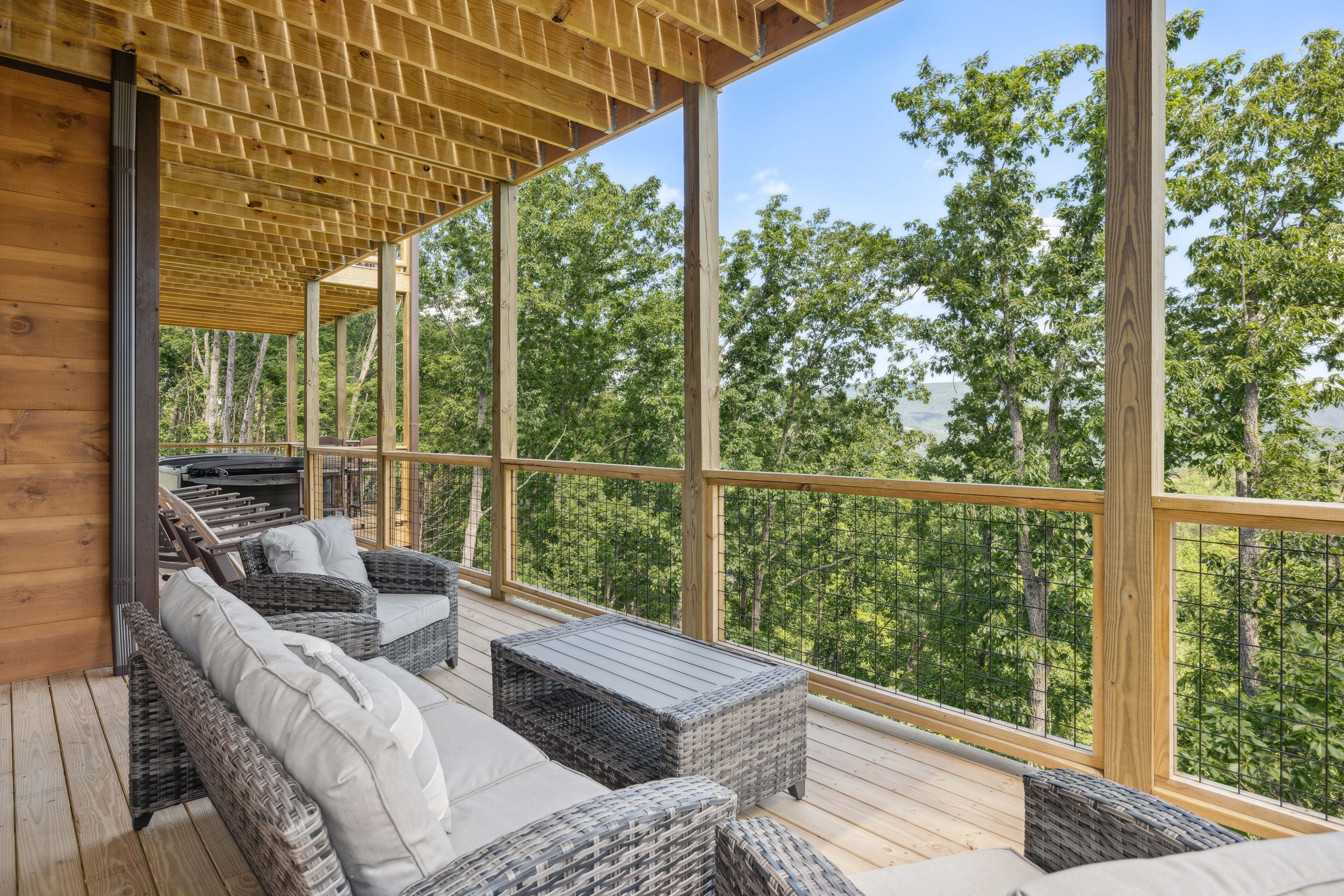 Chalet rustique, 5 chambres | Balcon