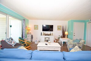 Living area - Thunder Island 81b 2 Bedroom Condo by RedAwning (Ocean City)