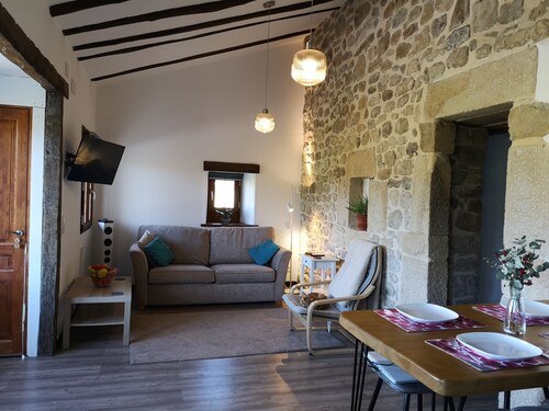 Rustic, spacious apartment in the Valles Pasiegos, with sheep and hens