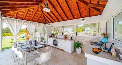 Holiday house with Private Pool