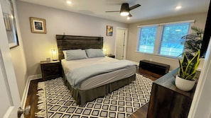 7 bedrooms, desk, iron/ironing board, travel cot