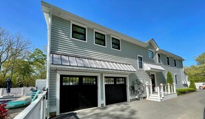 Exterior - 6,000 Sq.ft. 18 Guests, 7-Bed, 6-Bath, Pool, Spa, Outdoor Kitchen, Garden, WIFI. (Middle Township)