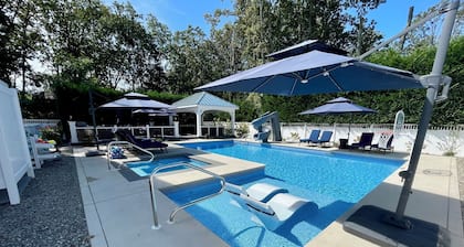 6,000 Sq.ft. 18 Guests, 7-Bed, 6-Bath, Pool, Spa, Outdoor Kitchen, Garden, WIFI.