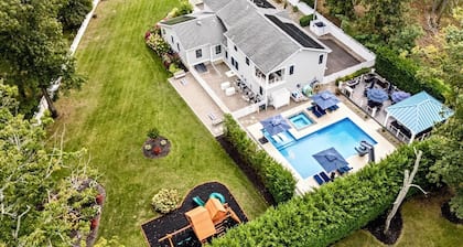 6,000 Sq.ft. 18 Guests, 7-Bed, 6-Bath, Pool, Spa, Outdoor Kitchen, Garden, WIFI.