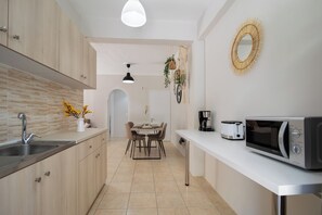 Departamento Confort | Cocina privada | Tetera eléctrica y tostadora 