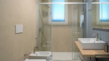 Doccia, soffione a pioggia, set di cortesia gratuito, asciugacapelli