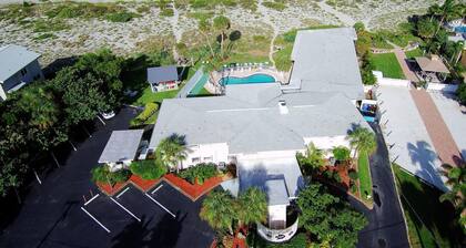 Directly on the Gulf - Unit 7 - Studio - Ground Floor - Sleeps 2