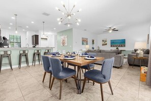 Dining - Myrtlewood at Champions Gate - Heated Spa - Water Parks - Games room (Four Corners)