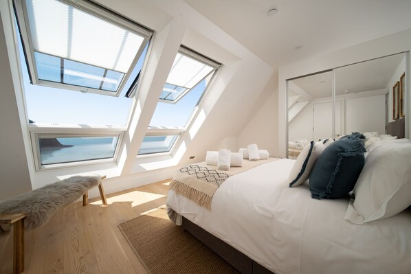 2 bedrooms, iron/ironing board, Internet, bed sheets - Lundy View, a two bedroom seaside holiday apartment in Lynmouth (Lynmouth,)