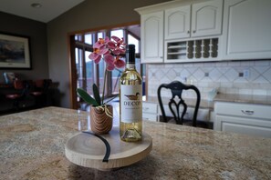 Interior - Best view! Infinity Swing, Spa, Decks, Big Kitchen, 3,100 Sq Ft, A/C, Ping Pong (Bailey)