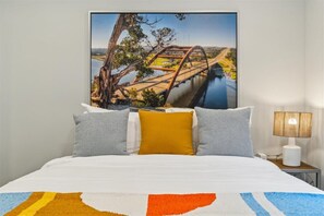 3 bedrooms, iron/ironing board, travel cot, free WiFi - Charming Outdoor Retreat in Austin (Austin)