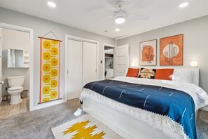 3 bedrooms, desk, iron/ironing board, travel cot