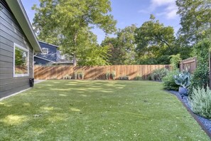 Property grounds - Charming Outdoor Retreat in Austin (Austin)