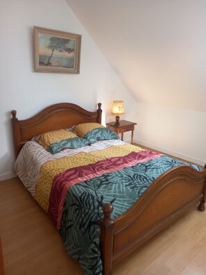 3 bedrooms, iron/ironing board, travel crib, free WiFi