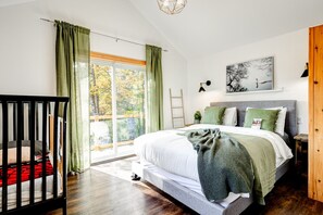 5 bedrooms, desk, free WiFi, bed sheets