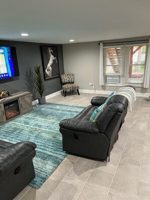 Interior - Cozy Garden Unit 1st flr with private entrance and Turo vehicle available.  (Hickory Hills)