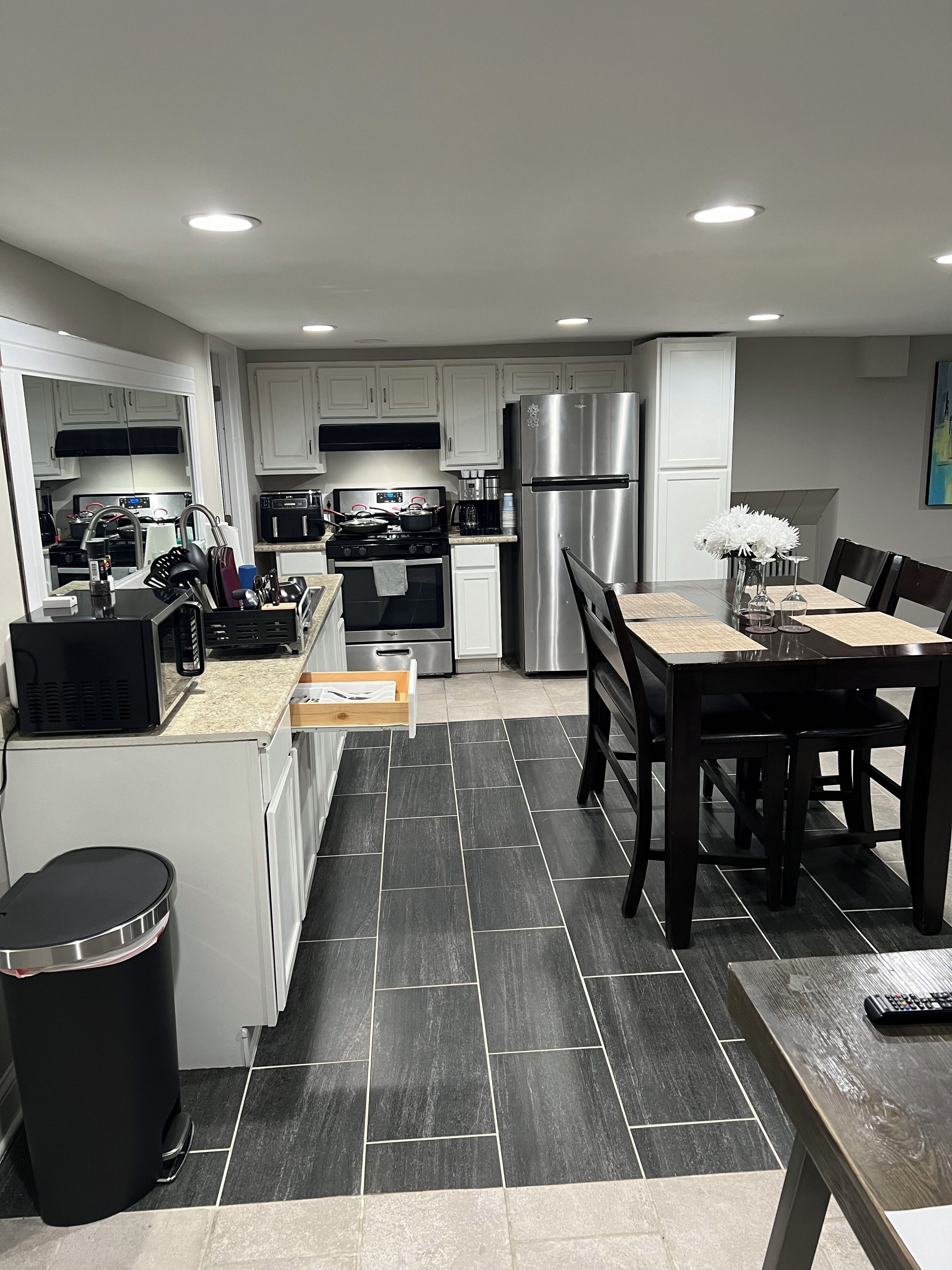 Coffee/tea maker, fridge, microwave, oven