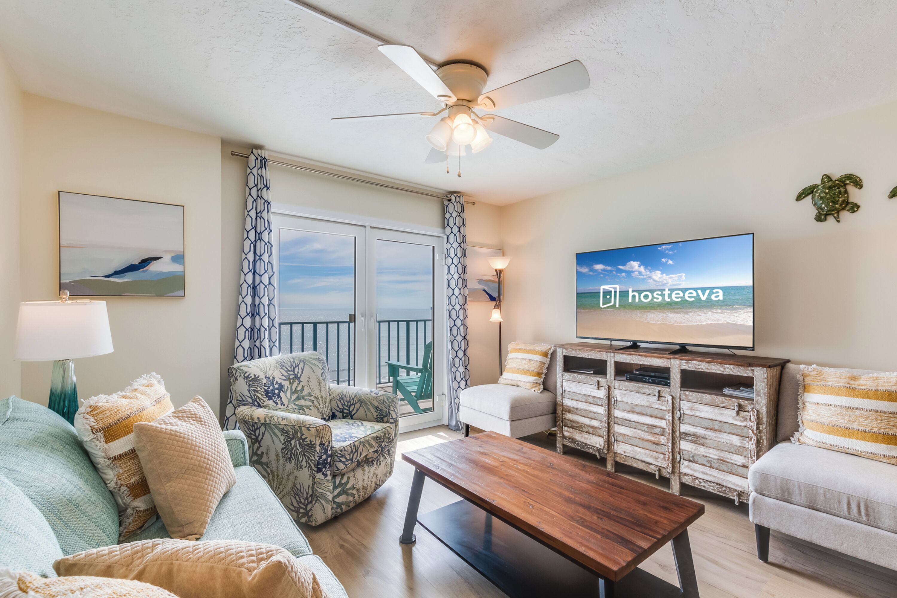 Executive-huoneisto, 3 makuuhuonetta, parveke, rantanäköala | Olohuone