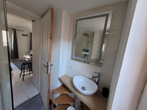 Shower, towels, toilet paper - Lovely, functional duplex in the heart of the city (Avignon)