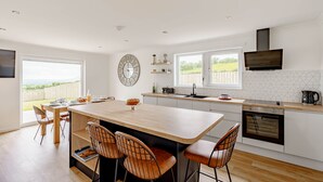 Fridge, microwave, oven, dishwasher - Berryrigg Cottage -  a cottage that sleeps 6 guests in 3 bedrooms (Dumfries)