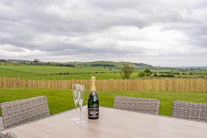 Outdoor dining - Berryrigg Cottage - a cottage that sleeps 6 guests in 3 bedrooms (Dumfries)