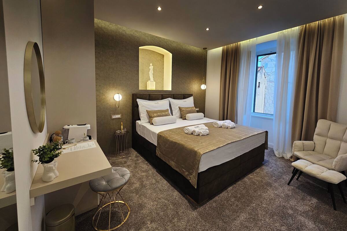 Deluxe Double Room, Partial Sea View | In-room safe, blackout drapes, soundproofing, WiFi (free)