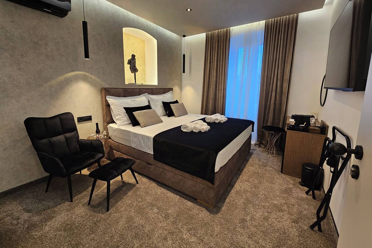 Deluxe Double Room, City View | In-room safe, blackout drapes, soundproofing, WiFi (free)