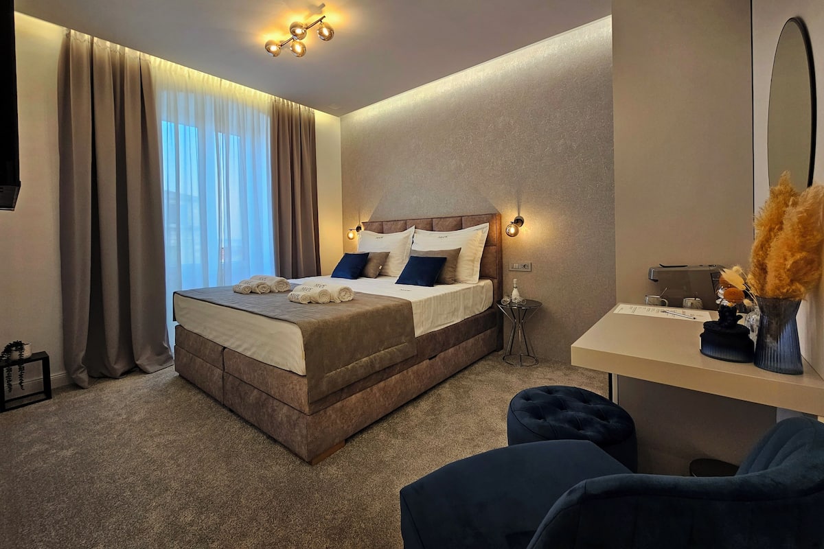 Deluxe Double Room, Partial Sea View | In-room safe, blackout drapes, soundproofing, WiFi (free)
