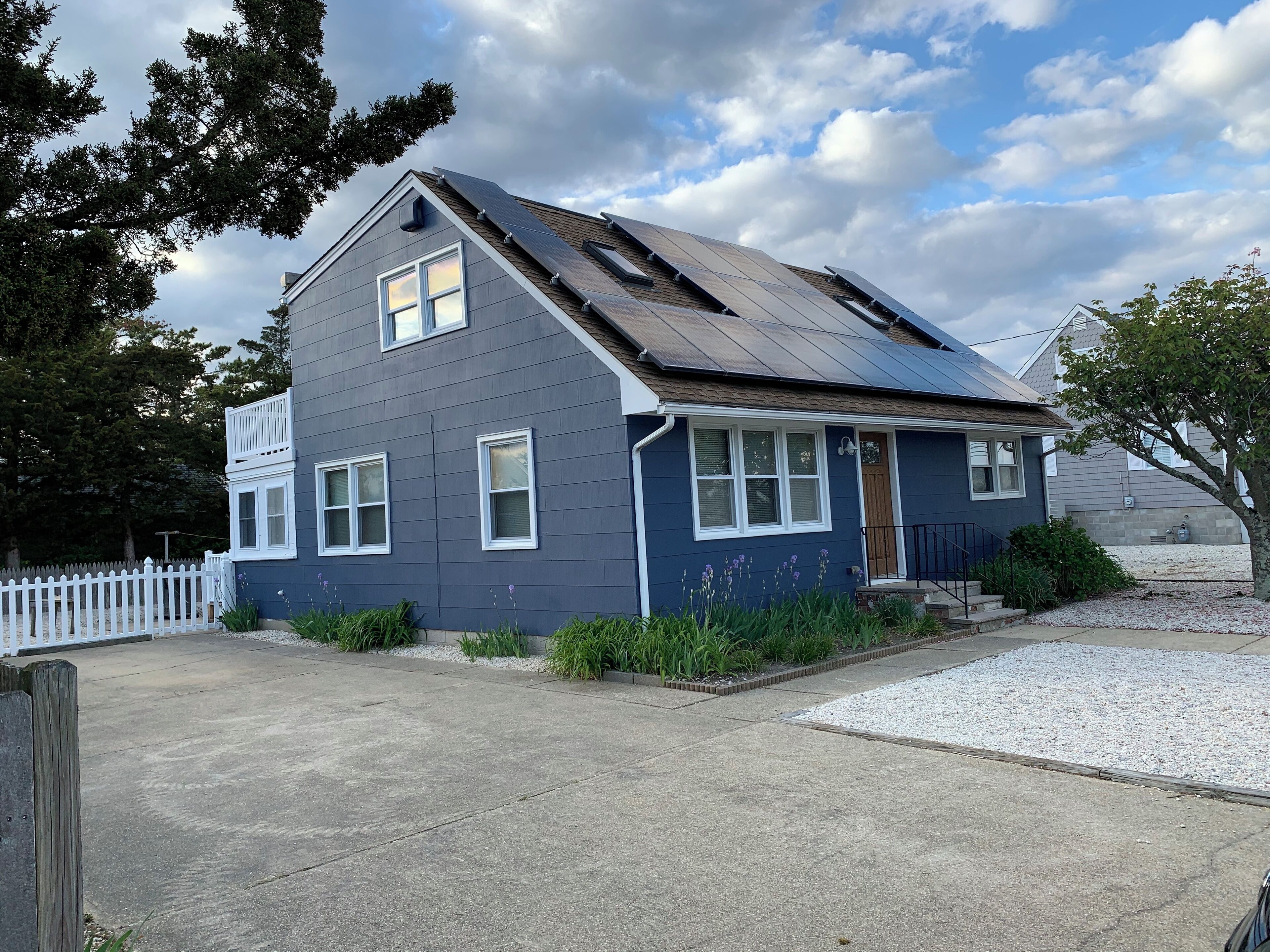 Cozy 4-bedroom house in enchanting Ship Bottom with AC