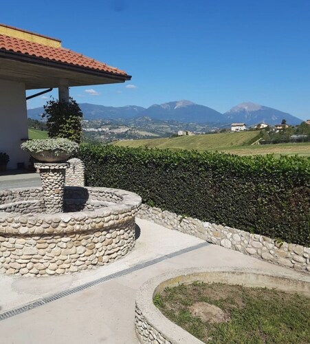 YELLOW HOUSE: apartment located between the sea, mountains and fantastic borghi☀️