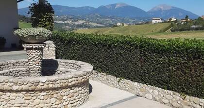 YELLOW HOUSE: apartment located between the sea, mountains and fantastic borghi☀️