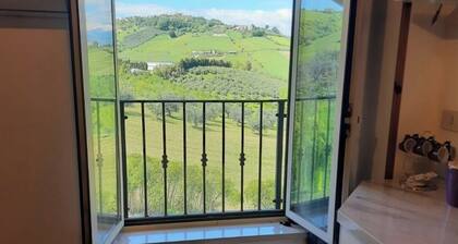 YELLOW HOUSE: apartment located between the sea, mountains and fantastic borghi☀️