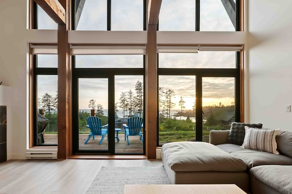 Smart-TV, peis og bøker