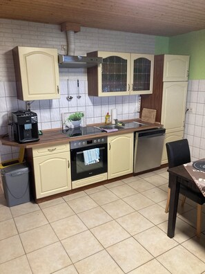Fridge, stovetop, dishwasher, coffee/tea maker - Abschalten von der Städtischen Hektik und Rein ins Landleben (Hohen Demzin)