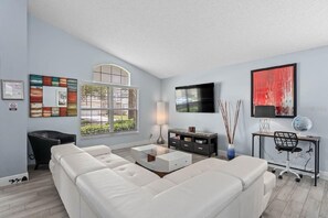 4 bedrooms - Private Pool Close to Disney Lg Hm Slps 8 (Kissimmee)