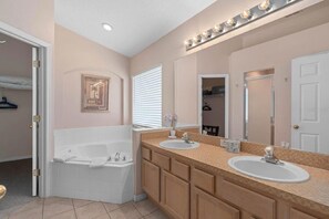 Villa | Bathroom - Private Pool Close to Disney Lg Hm Slps 8 (Kissimmee)