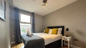 Deluxe Apartment, Balcony, City View | Laptop workspace, soundproofing, iron/ironing board, WiFi (free) - The Cardiff Apartment (Cardiff)