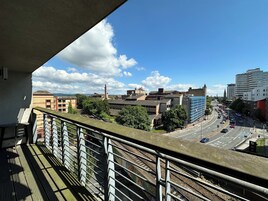 Deluxe-Apartment, Balkon, Stadtblick | Terrasse/Patio