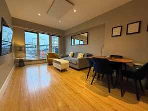 Deluxe Apartment, Balcony, City View | Living area | 50-inch Smart TV with digital channels, Netflix, streaming services - The Cardiff Apartment (Cardiff)