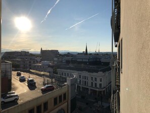 Superior appartement, balkon, uitzicht op de stad | Uitzicht vanuit de kamer