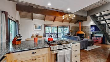 KĂŒhlschrank, Mikrowelle, Ofen, Herdplatte